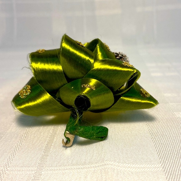 Vintage Christmas Corsage W/ A Gift Box Boy W/ Chenille Arms Bottle Brush Tree. - Picture 9 of 11